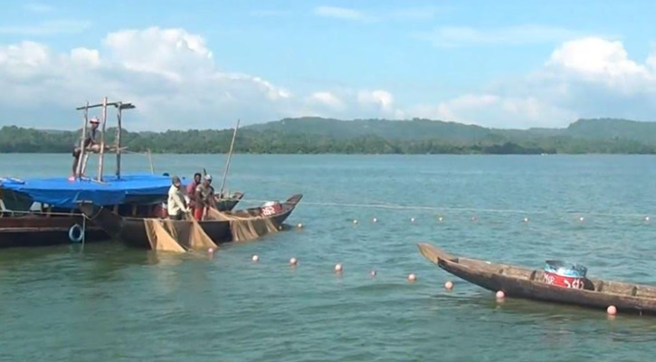 অতিরিক্ত চাঁদা দিতে না পারায় কাপ্তাইয়ে মাছ আহরণে বাধা