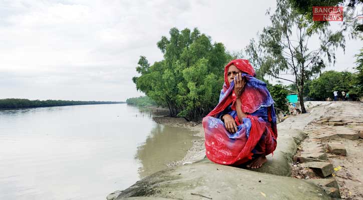 ঘূর্ণিঝড়ের কথা শুনলেই আঁতকে ওঠেন নবিজা খাতুন