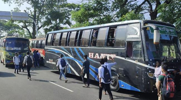 রাউজানে বাসের ধাক্কায় কলেজছাত্র নিহত, সড়ক অবরোধ 