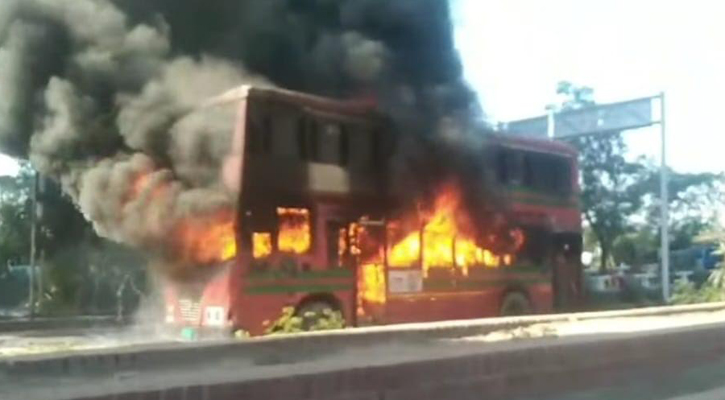 কুড়িল বিশ্বরোডে বিআরটিসি বাসে আগুন 