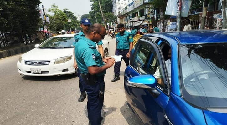 ট্রাফিক আইন লঙ্ঘনে একদিনে ৮৩২ মামলা 