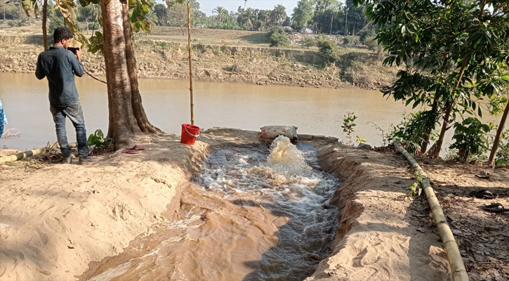 অবশেষে মুহুরী নদীর সেই সেচ পাম্প চালু 