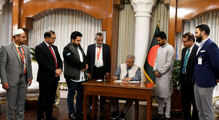 ‘তারুণ্যের উৎসব ২০২৫’ এর উদ্বোধনী খামে সই করলেন প্রধান উপদেষ্টা