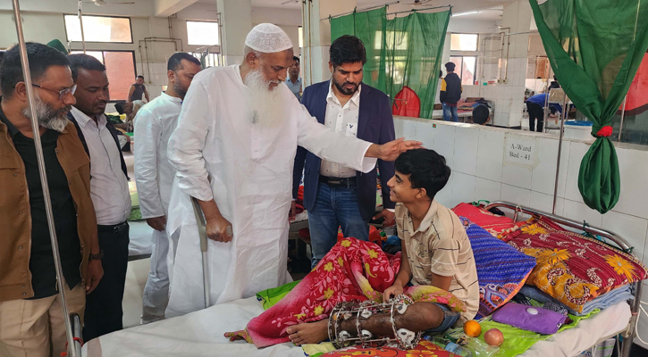 ‘আহত শিক্ষার্থীদের খোঁজ-খবর নিতে উপদেষ্টাদের হাসপাতালে যাওয়া উচিত’ 