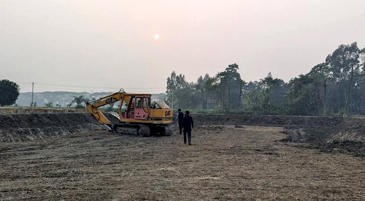 কৃষি জমির মাটি বিক্রি: ​​​​​​​নবাবগঞ্জে ৩ জনকে কারাদণ্ড-জরিমানা