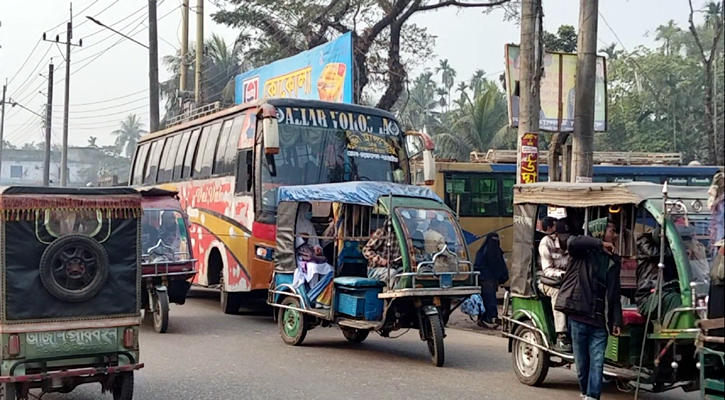 দুই দিন পর ভোলার সব রুটে বাস চলাচল শুরু 